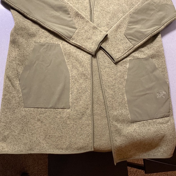 Arc’teryx Women’s Army Green fleece sweater - Picture 7 of 12